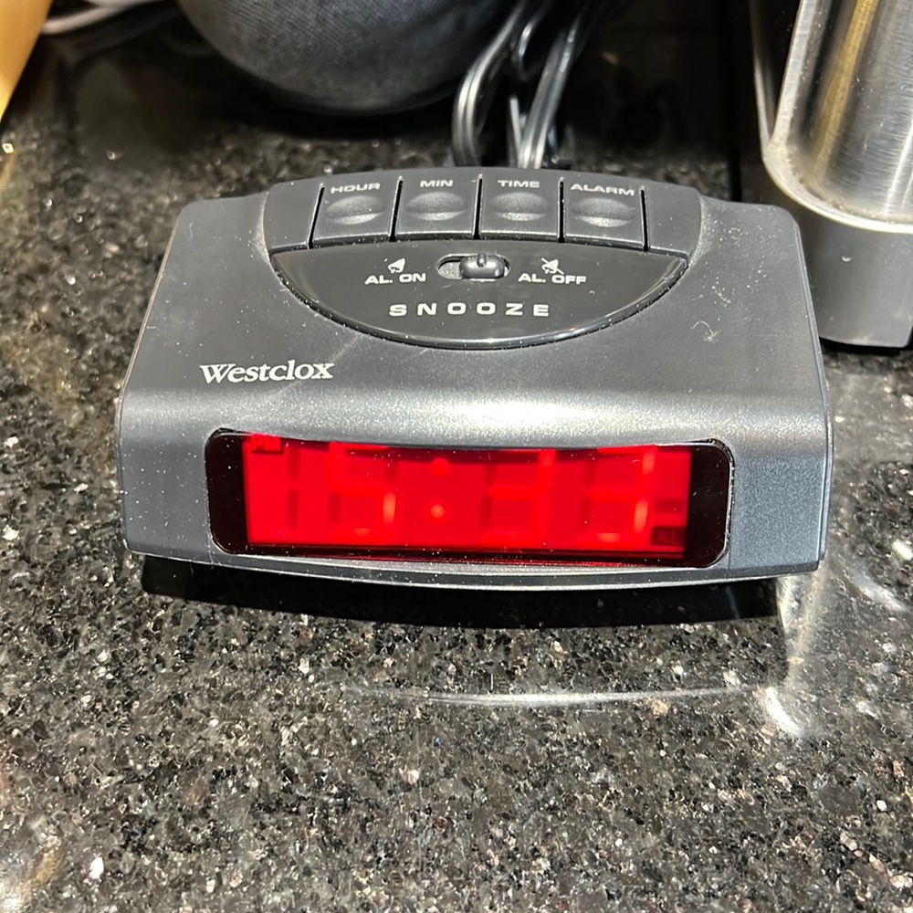 BEDSIDE WESTCLOX ALARM CLOCK